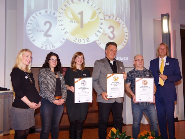 Kurt Mihm mit seinem dritten Preis beim Hessischen Website Award