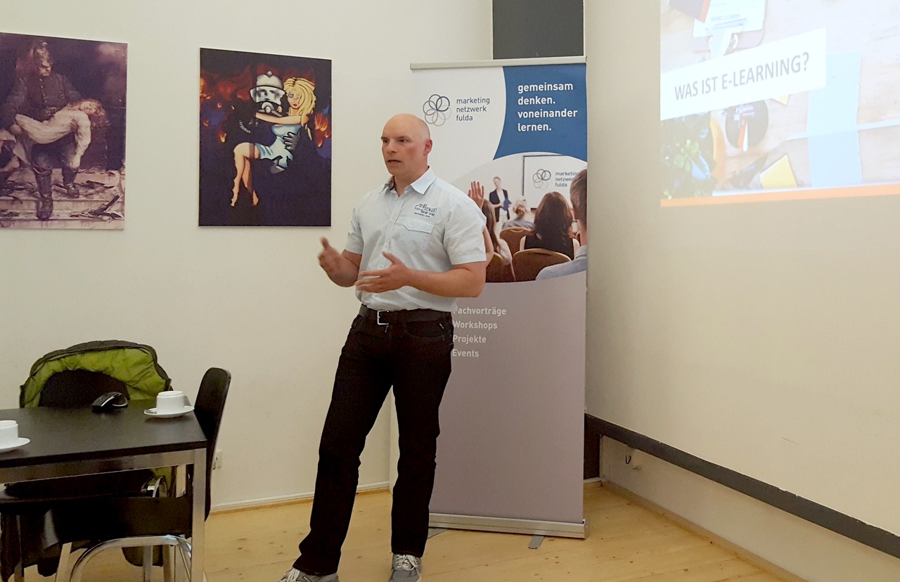 Tom Heier bei seinem Vortrag im Deutschen Feuerwehrmuseum