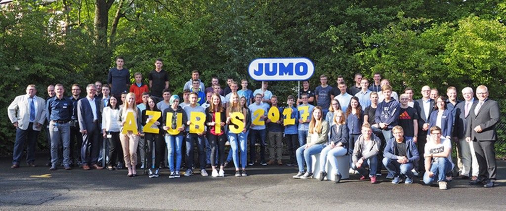 39 neue Auszubildende und DH-Studenten wurden von der JUMO-Geschäftsleitung und ihren Ausbildern am 1. August 2017 zum Start in ihren neuen Lebensabschnitt begrüßt.