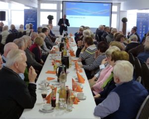 Bernhard Juchheim berichtete beim traditionellen JUMO-Rentnertreffen über die aktuelle Unternehmensentwicklung.