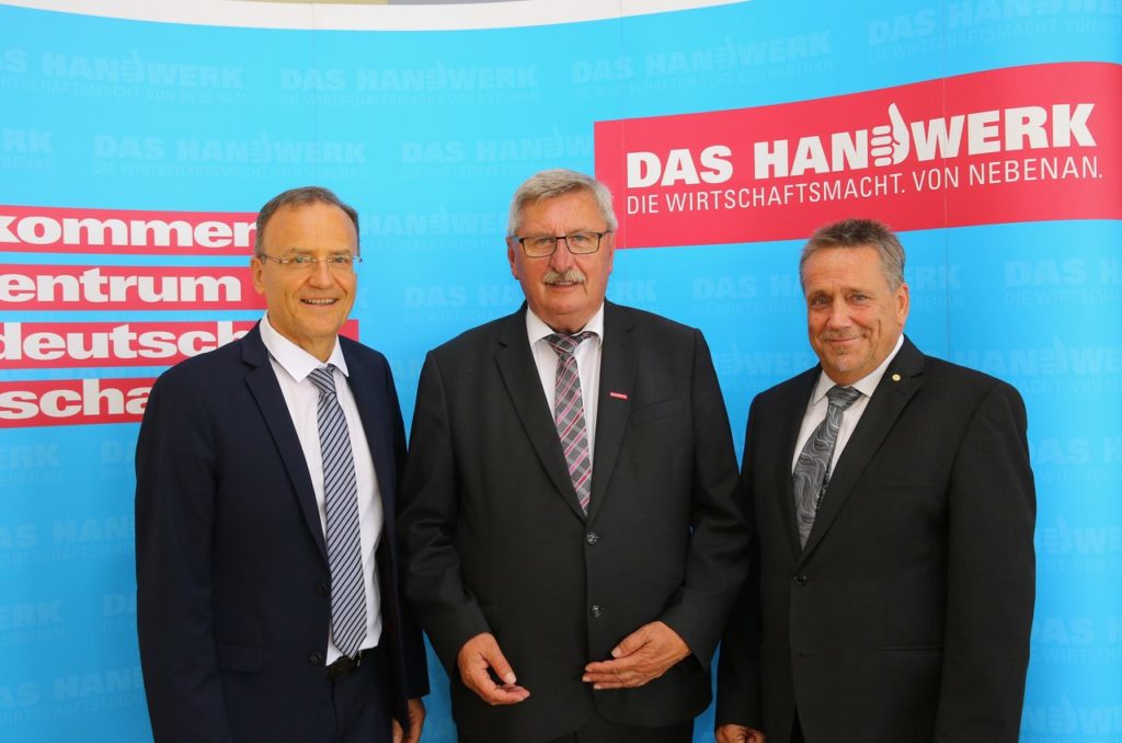 Das Präsidium der Handwerkskammer Kassel: Frank Dittmar (neuer AG-Vizepräsident), Heinrich Gringel (Präsident) und Horst Zahn (AN-Vizepräsident). Quelle: Andreas Fischer