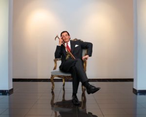 uch eine naturgetreue Dalí-Figur in Lebensgröße von der berliner Künstlerin Lisa Büscher aus dem Jahre 2016 wird in Burghaun gezeigt. Foto: Galerie Liebau