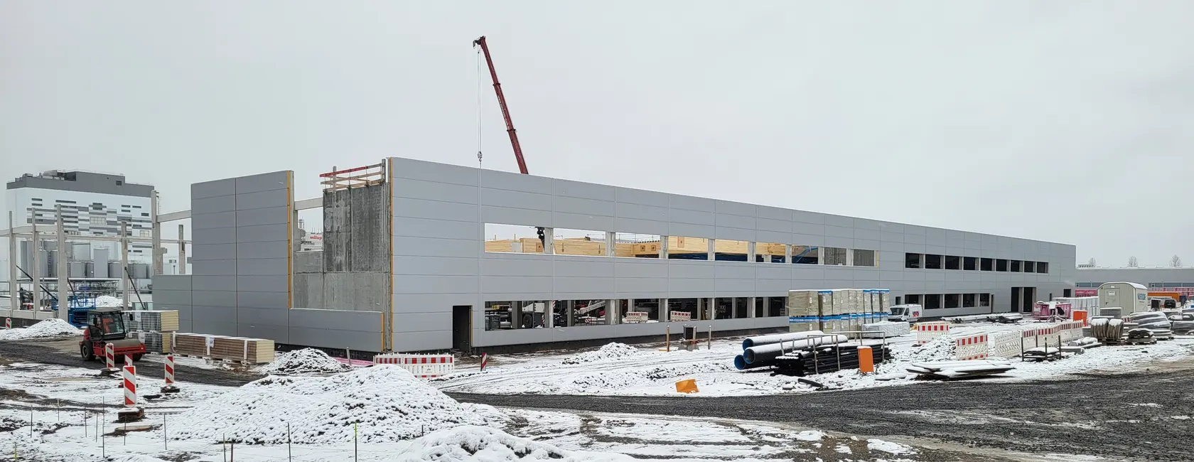 Im Technologiepark Fulda-West schreiten die Bauarbeiten am JUMO-Werk SENSILO weiter zügig voran. 